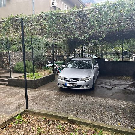 Apartment Kiwi Kotor Luaran gambar