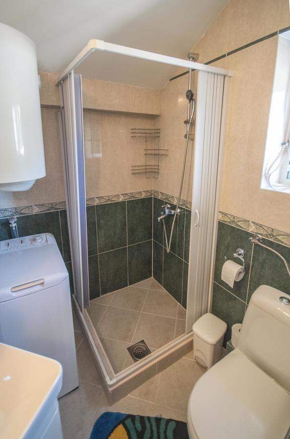 Apartment Kiwi Kotor Luaran gambar